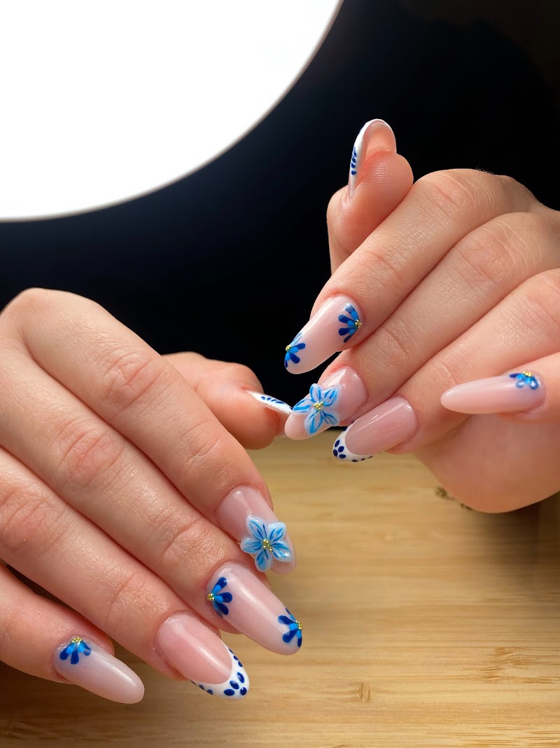 LM Naiils - Onglerie Grenoble - OneBooking