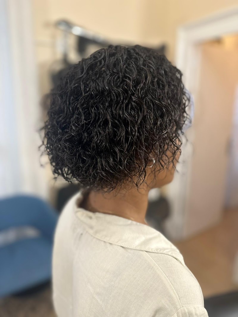 NOUCHE PARIS meilleur salon Afro Antillais ✂ - Coiffure Paris - OneBooking