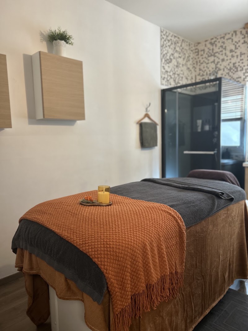 A Corps Bio - Onglerie La Rochelle - OneBooking