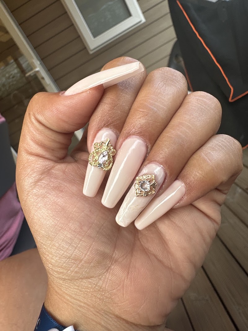 Cyrielle Nail Studio - Onglerie La Rochelle - OneBooking