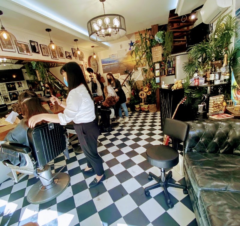 Helena Pinet Coiffure Paris - Coiffure Paris - OneBooking