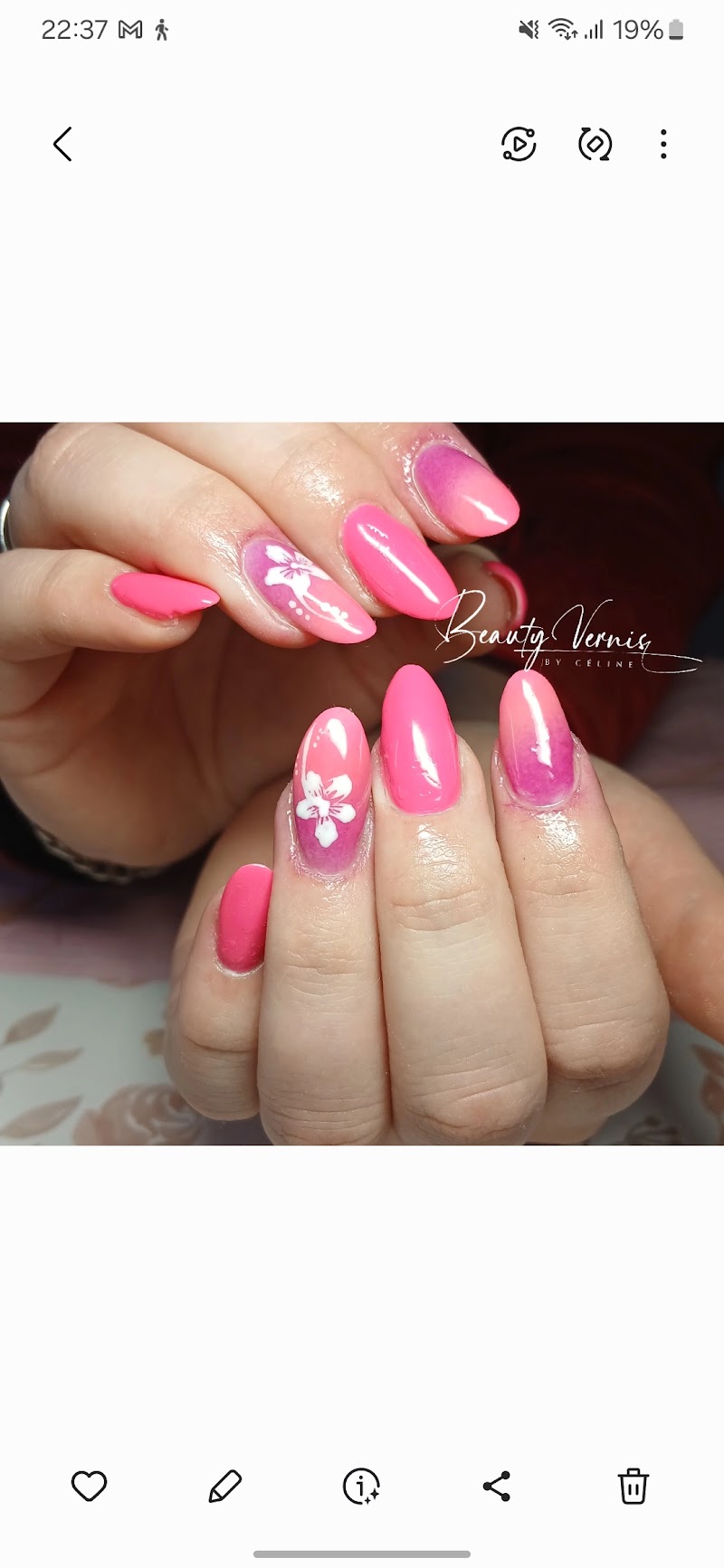 Beauty Vernis By Celine - Onglerie La Rochelle - OneBooking