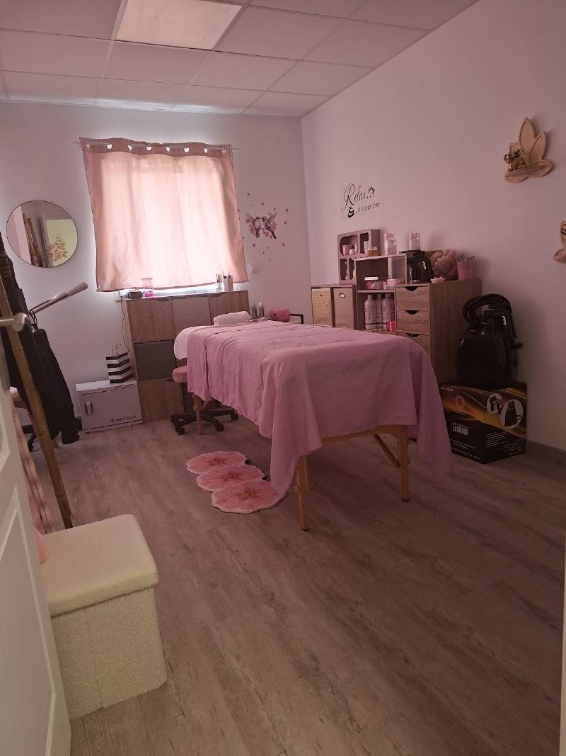 Le cocon by Manon - Onglerie La Rochelle - OneBooking