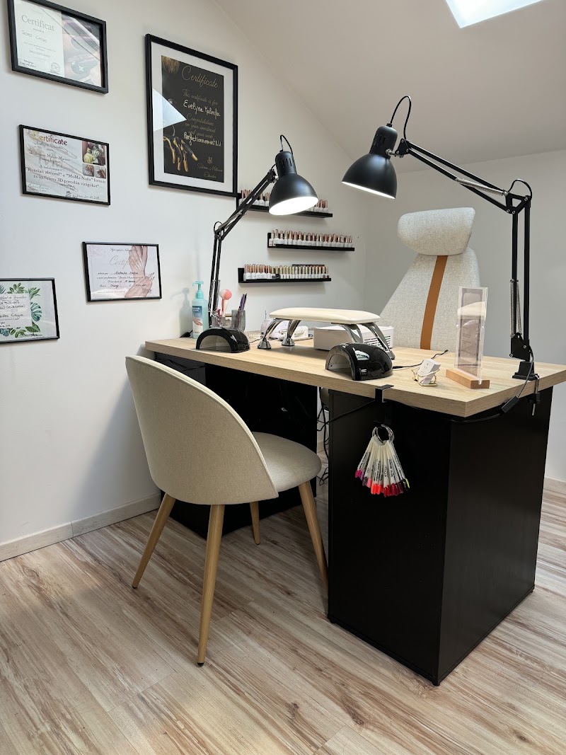 Evelyne Malenfer - Onglerie Dijon - OneBooking
