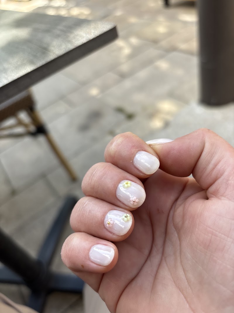 Nail By Laura - Onglerie Le Mans - OneBooking