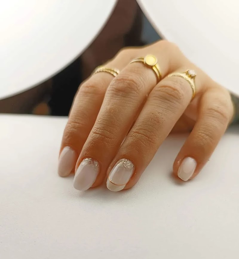 Arya beauté . onglerie - Onglerie La Rochelle - OneBooking