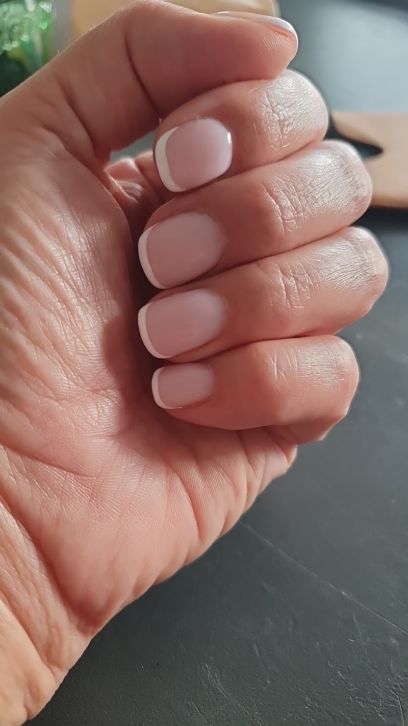 Sophie Pozzobon Make-up & Nail Artist - Onglerie La Rochelle - OneBooking