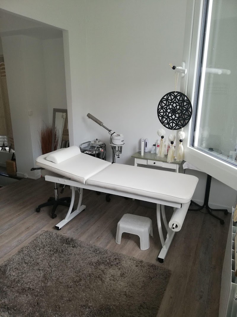 Magdeleen D'Este - Onglerie Le Havre - OneBooking