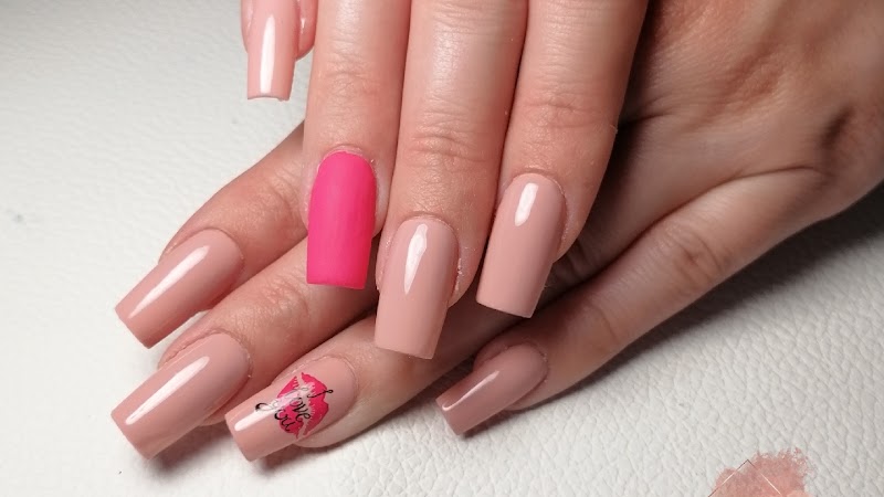 C'Ongles & Cils - Onglerie La Rochelle - OneBooking