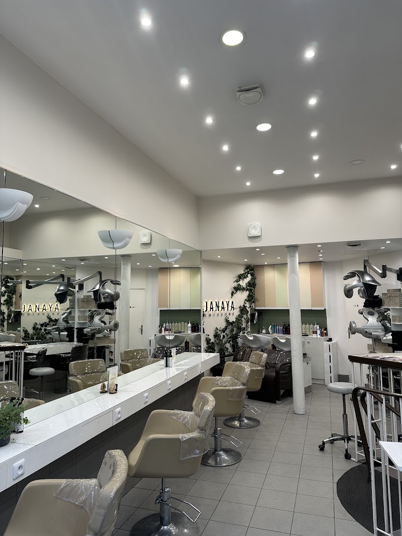 Janaya Paris 17,Lissage Enzymotherapy,Tanin,Balayage Argile,Coloration Organique Sans PPD,English Speaking,Belmakosmetik - Coiffure Paris - OneBooking