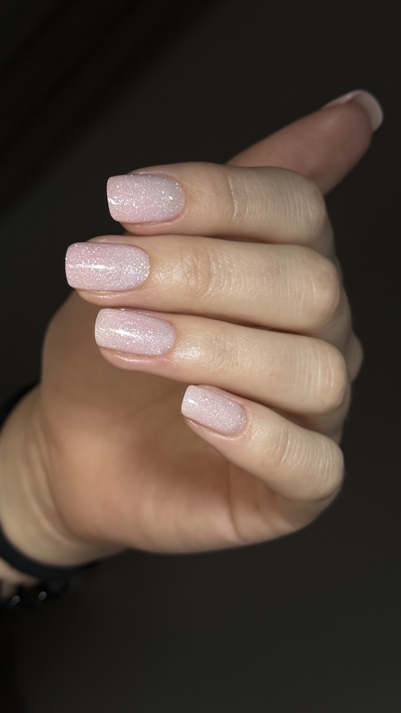 Make Me Beautiful - Prothésiste ongulaire - Onglerie Le Mans - OneBooking