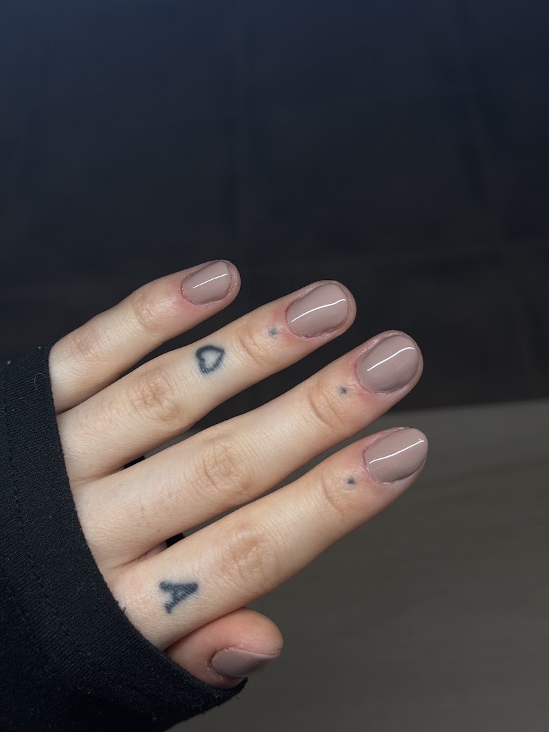 Nails by Sarxh - Onglerie Dijon - OneBooking