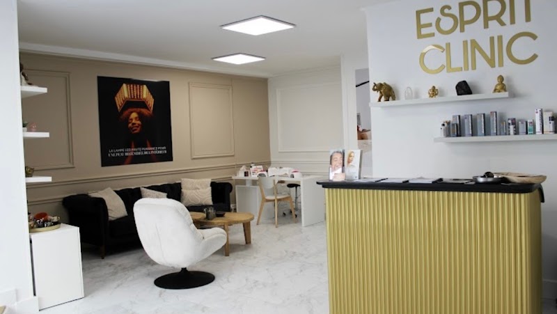 ESPRIT CLINIC - Épilation Laser & Soins de Beauté à La Rochelle - Onglerie La Rochelle - OneBooking