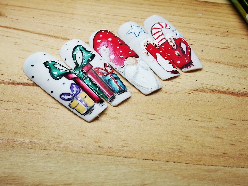 Purple_Nails_Studi'O - Onglerie La Rochelle - OneBooking