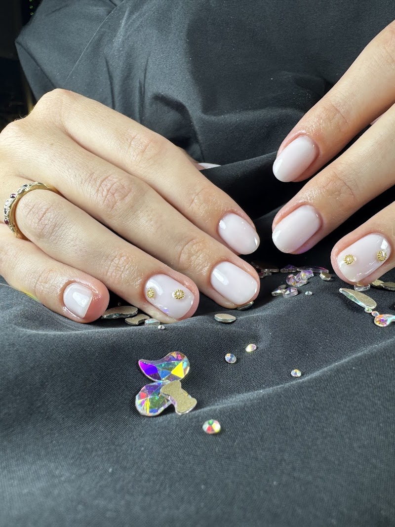 Julie M nails - Onglerie Le Havre - OneBooking