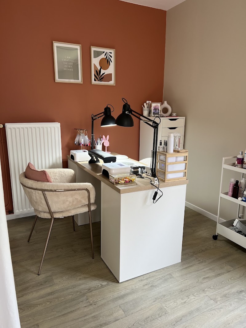 CL manucure russe - Onglerie Lille - Photo de couverture - OneBooking