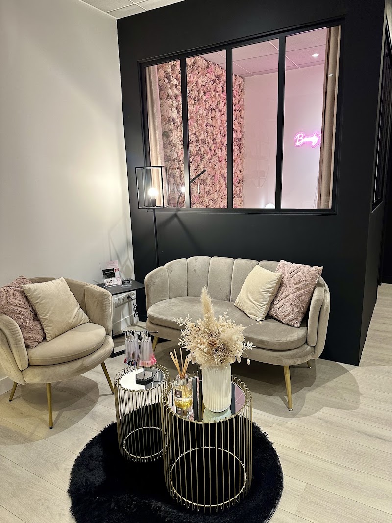 Lloren’s Esthétique - Onglerie Le Mans - OneBooking
