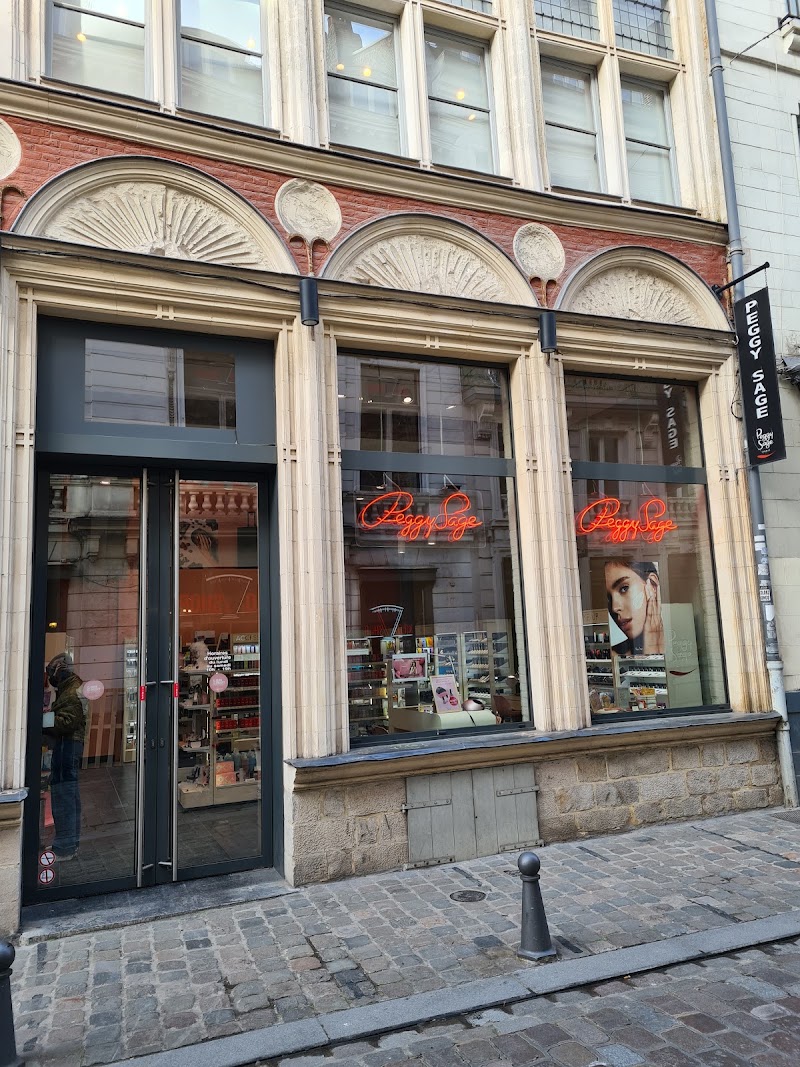 Peggy Sage Lille - Onglerie Lille - Photo de couverture - OneBooking