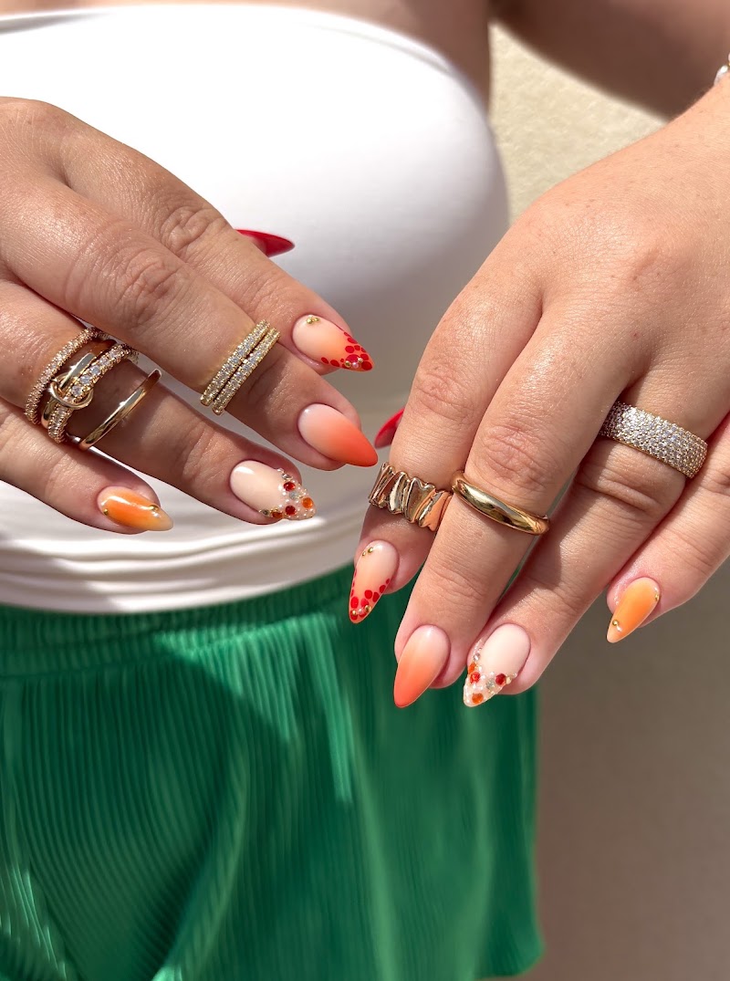 NP Nails Beauty - Onglerie La Rochelle - OneBooking