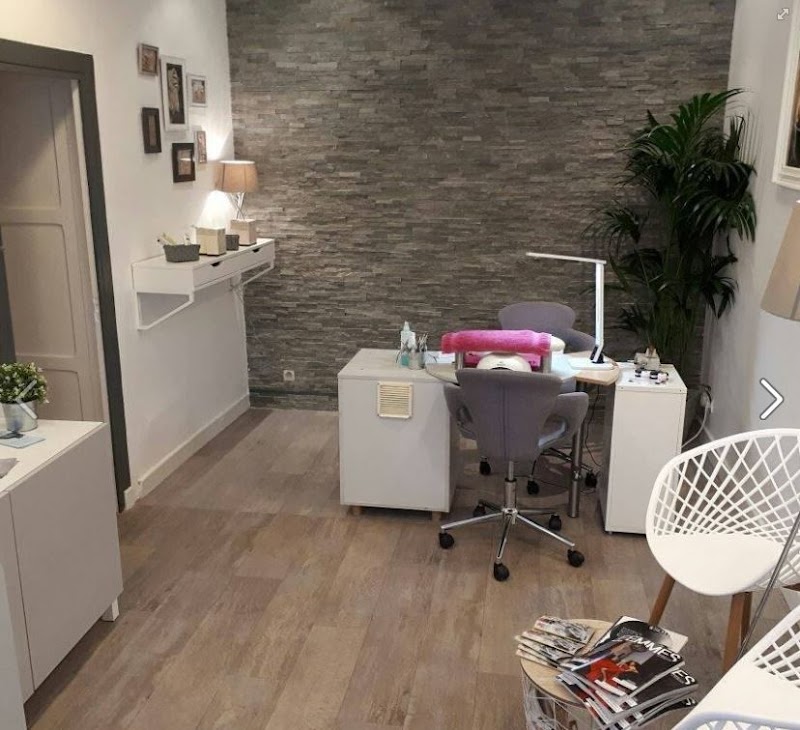 Origan Côté Ongles - Onglerie Dijon - OneBooking