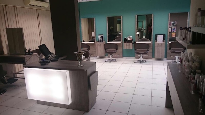 Ambelly Coiffure - Coiffure Poitiers - Photo de couverture - OneBooking
