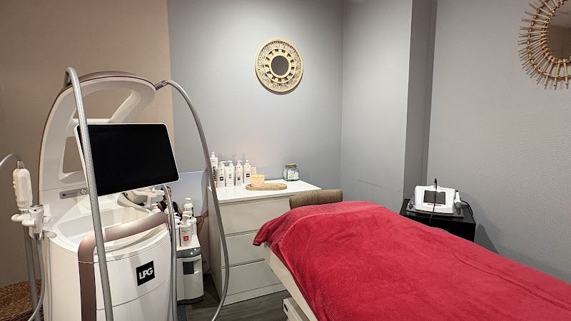 Vitaline Institut de Beauté - Onglerie Le Mans - OneBooking
