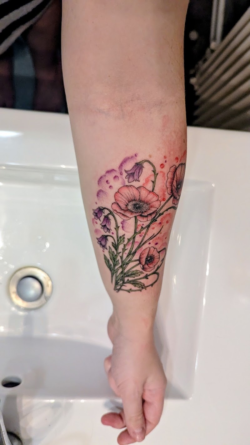 Piercing Grenoble Tatouage & Nailart MaPetiteImprimerie - Onglerie Grenoble - OneBooking
