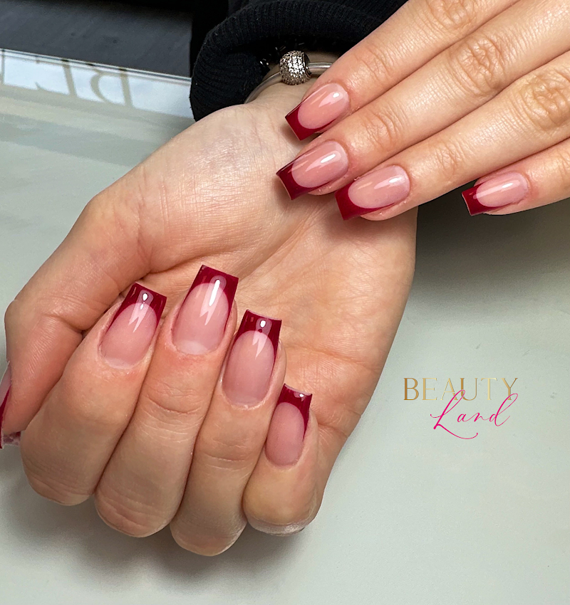 Beauty Land by Marion L. Nails - Salon de beauté et formation - Onglerie La Rochelle - OneBooking