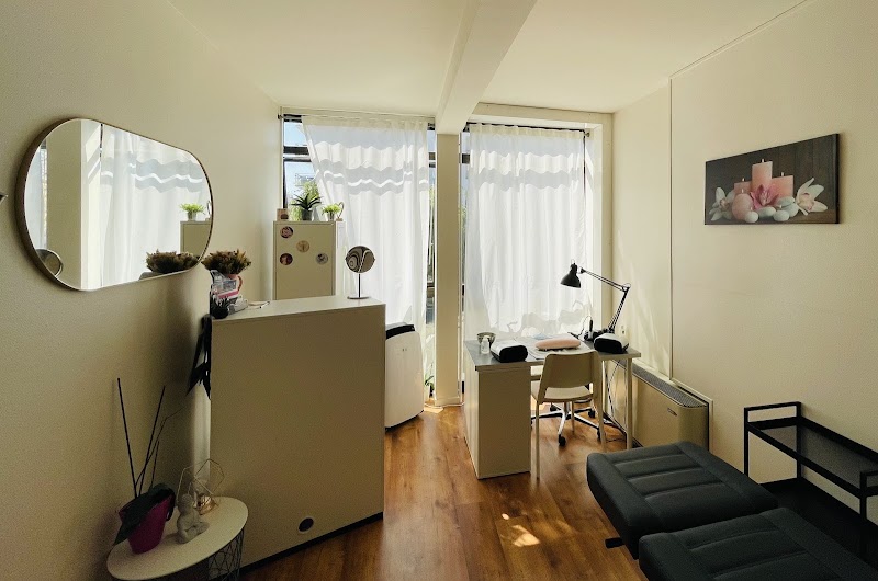 Diamonds Institut Dijon - Onglerie Dijon - OneBooking