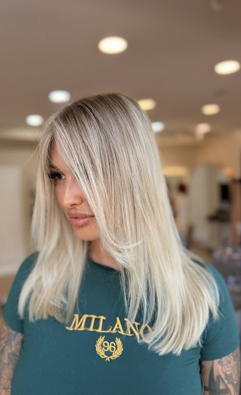 Ela Hair Beauty and Nails Salon - Coiffure Tiranë - OneBooking