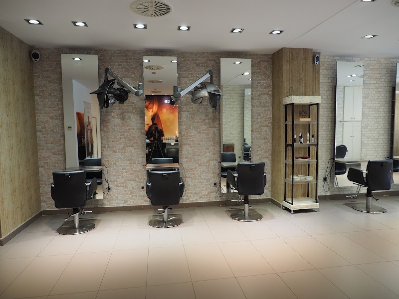 JUAN MANUEL ARCE, Peluquería y Estética - Estilismo y Belleza en Burgos - Coiffure Burgos - OneBooking