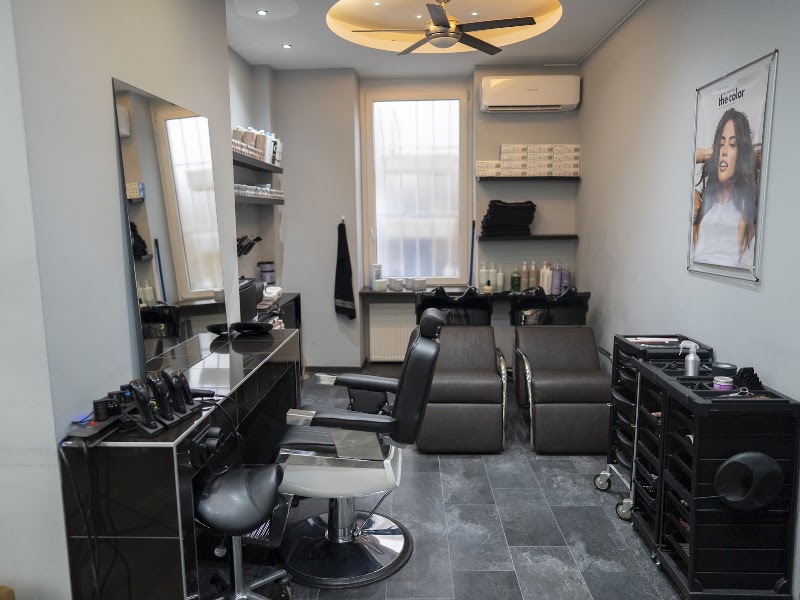 Different Hairstyle & Cosmetics Westend/Taunusanlage - Coiffure Frankfurt Am Main - OneBooking