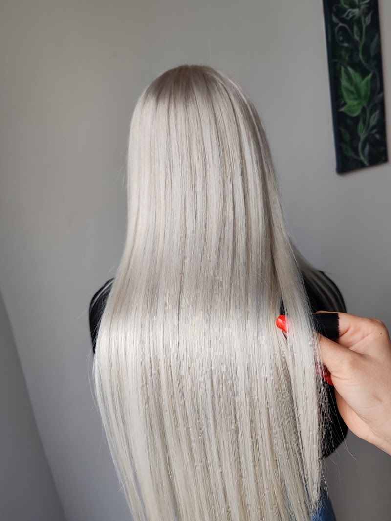 Miss Rock Style - beauty salon -servicii vopsit, balayage, tuns, extensii, Manic Panic - Coiffure Bucharest - OneBooking