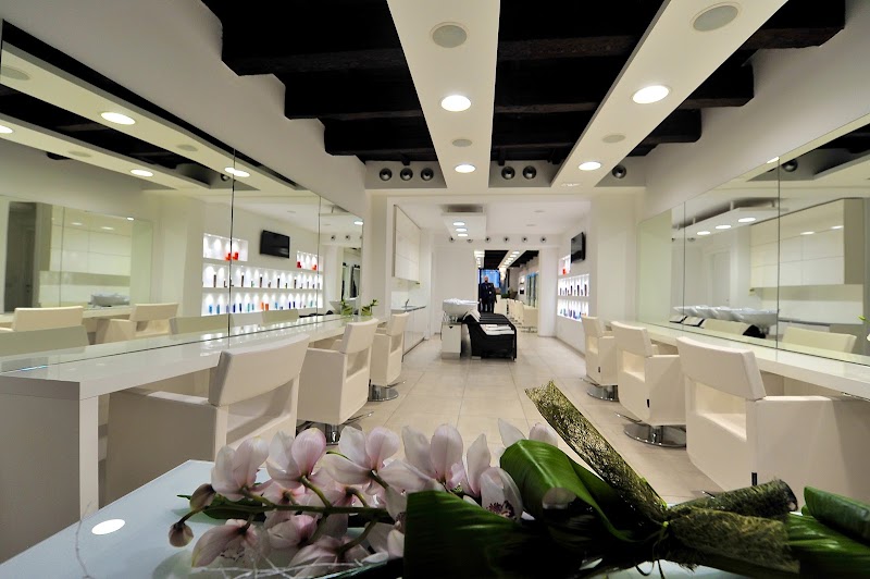 X i Parrucchieri - Coiffure Ferrara - OneBooking