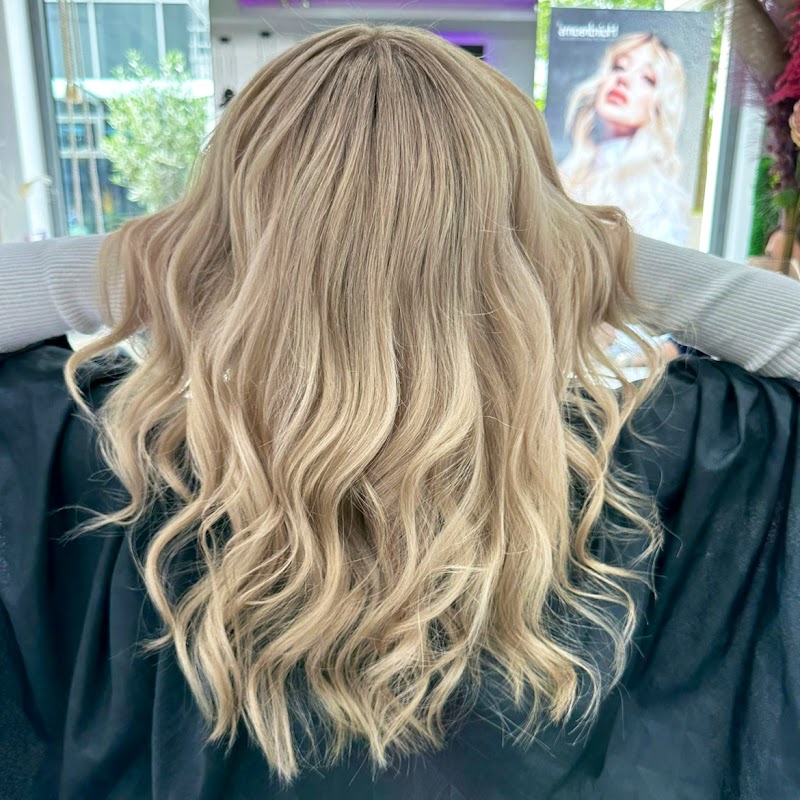 Haute Coiffure | Balayage & Blond | Frankfurt - Coiffure Frankfurt Am Main - OneBooking