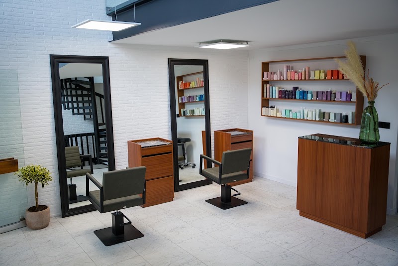 Le Salon Kara - Coiffure Brussels - OneBooking