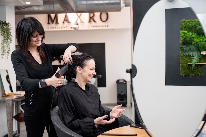MAXRO' Parrucchieri e Consulenti di Immagine - Coiffure Bergamo - OneBooking