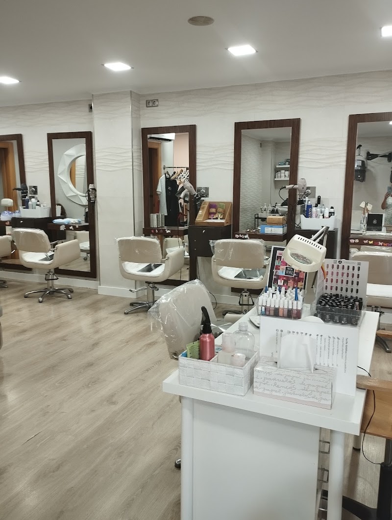 Peluquería Mika - Coiffure Cartagena - OneBooking