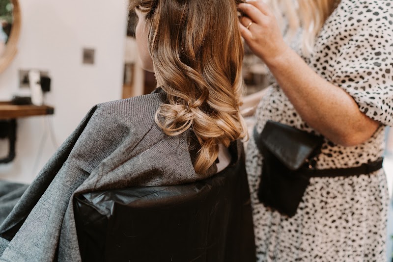 Hair NI - Coiffure Belfast - OneBooking