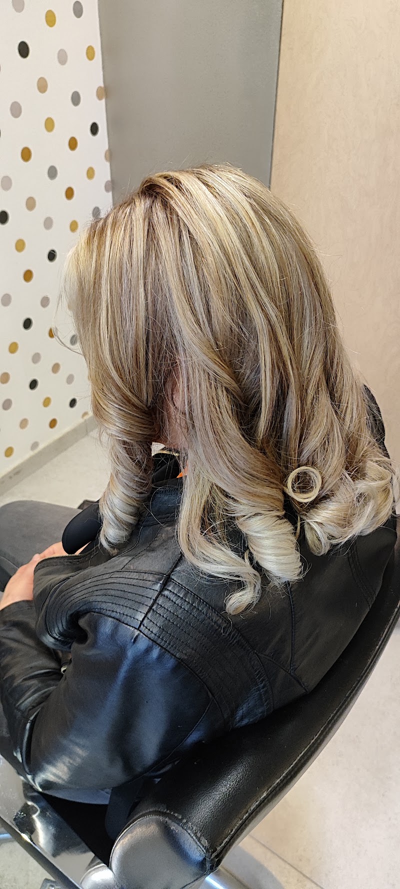 Hairstyliste Liz - Coiffure Mol - OneBooking