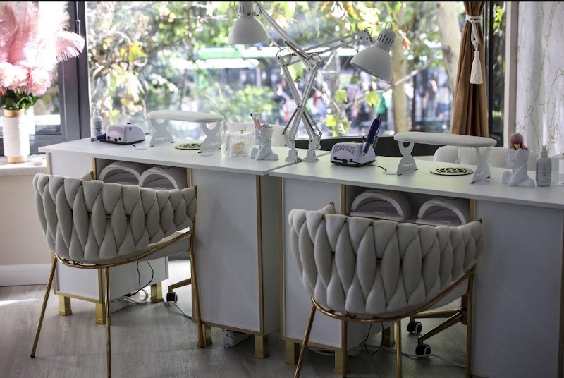 Elysia Beauty Lounge - Coiffure Bucharest - OneBooking