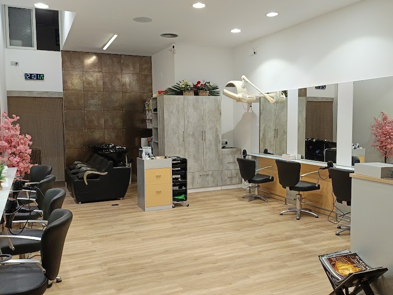 J & B Peluqueria (Unisex) - Coiffure Alicante - OneBooking