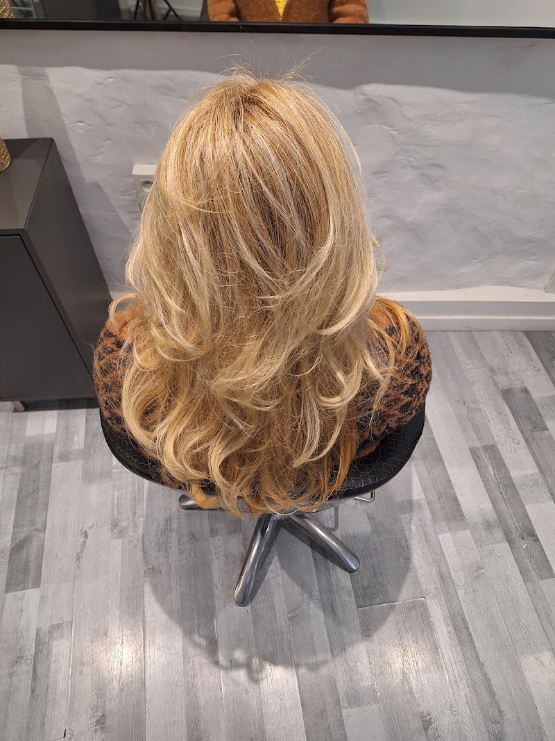 Khadija Lamarti Artisan Coiffeur Visagiste - Coiffure Brussels - OneBooking