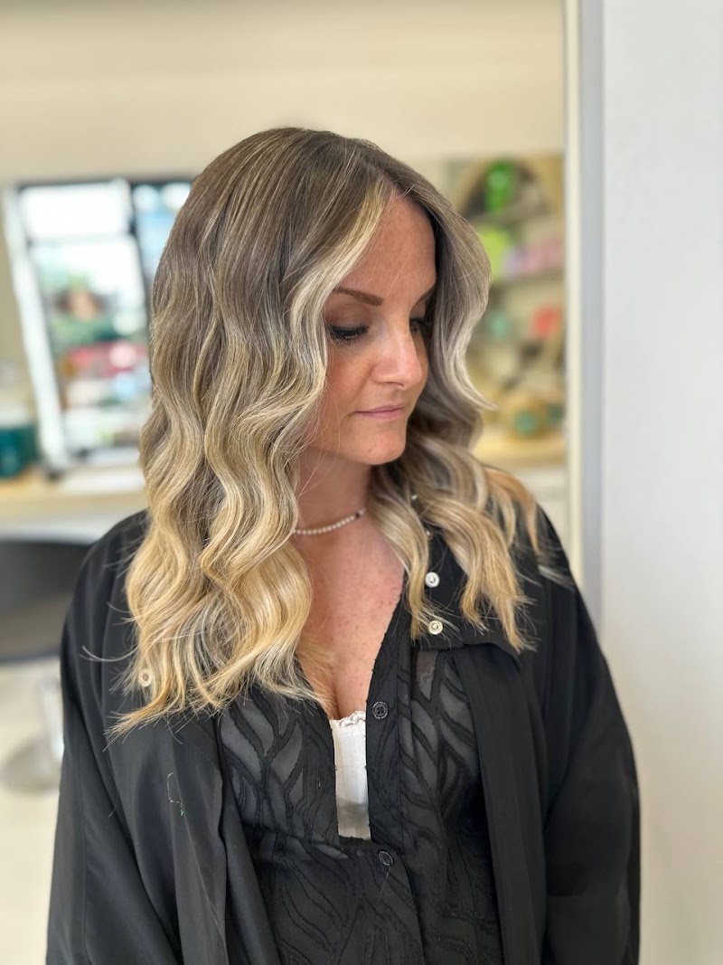 Gualù Hair Color Nature - Coiffure Giugliano In Campania - OneBooking
