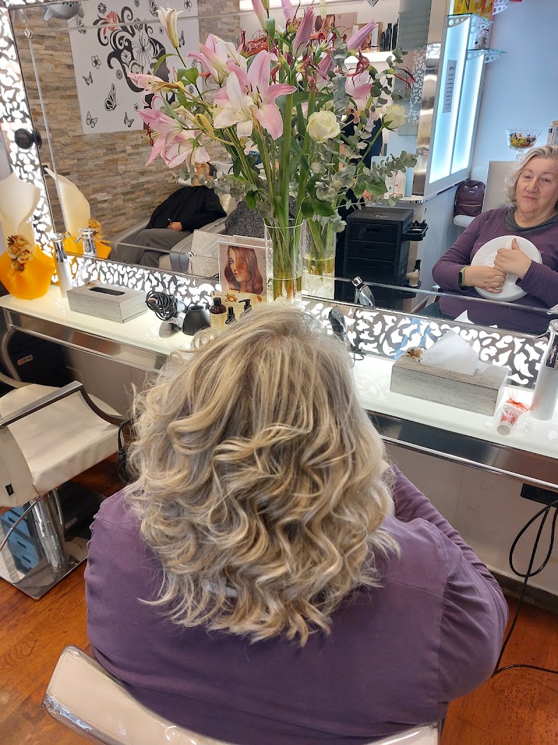 Studio 65 Angela Hair Stylist - Coiffure Bologna - OneBooking