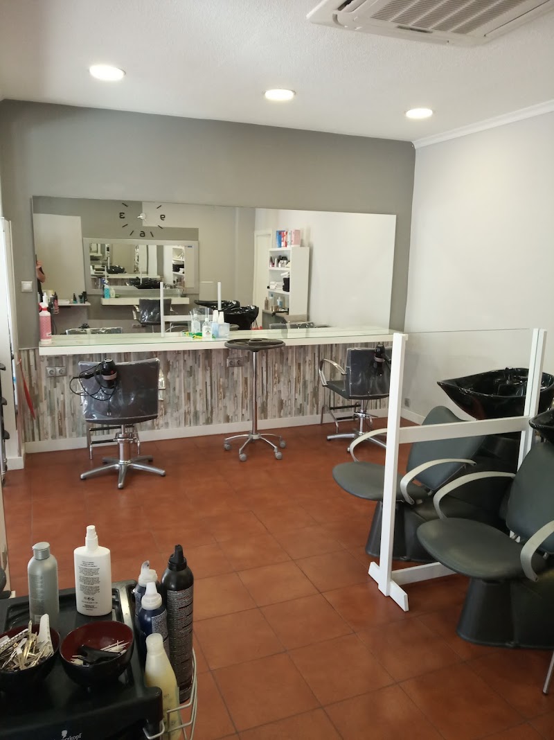 Vidal León Peluquería Unisex - Coiffure Córdoba - OneBooking
