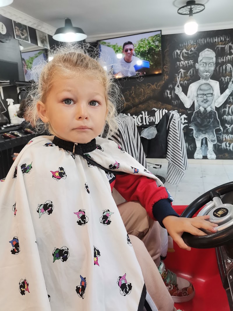 frizeria black on white - Coiffure Focșani - OneBooking