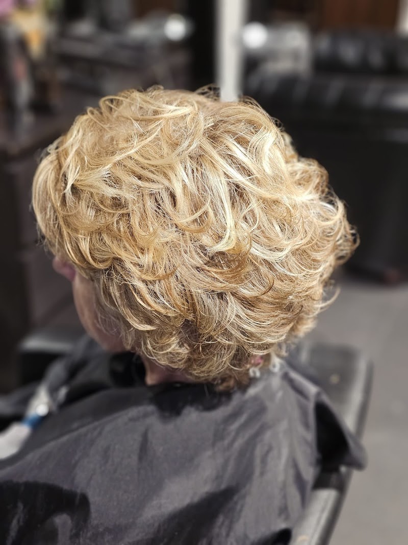 Monteleone / Sandro - Coiffure Namur - OneBooking